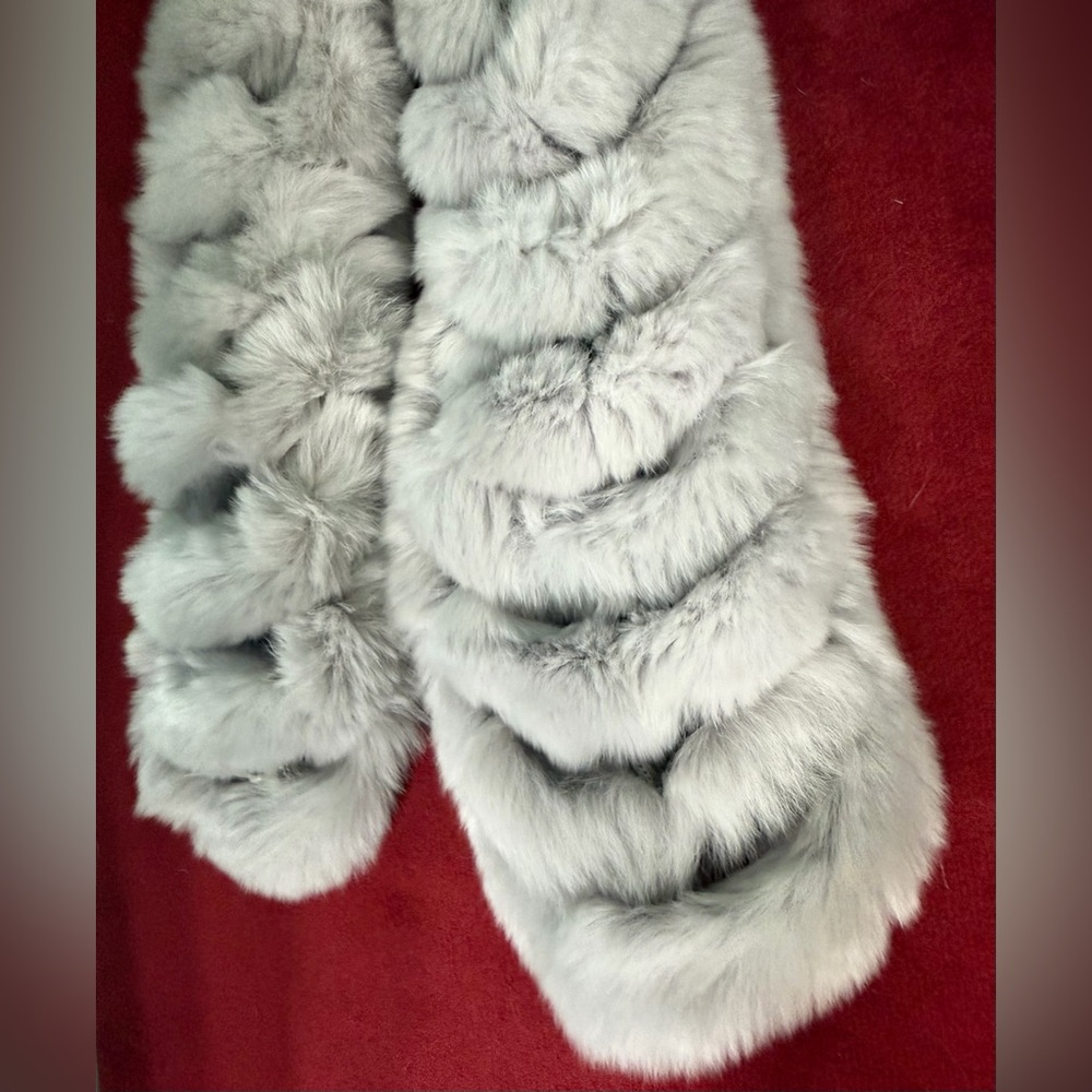 👑✅PRICE FIRM✅ Elegant Gray Rabbit Fur Scarf. NWOT - Picture 5 of 11